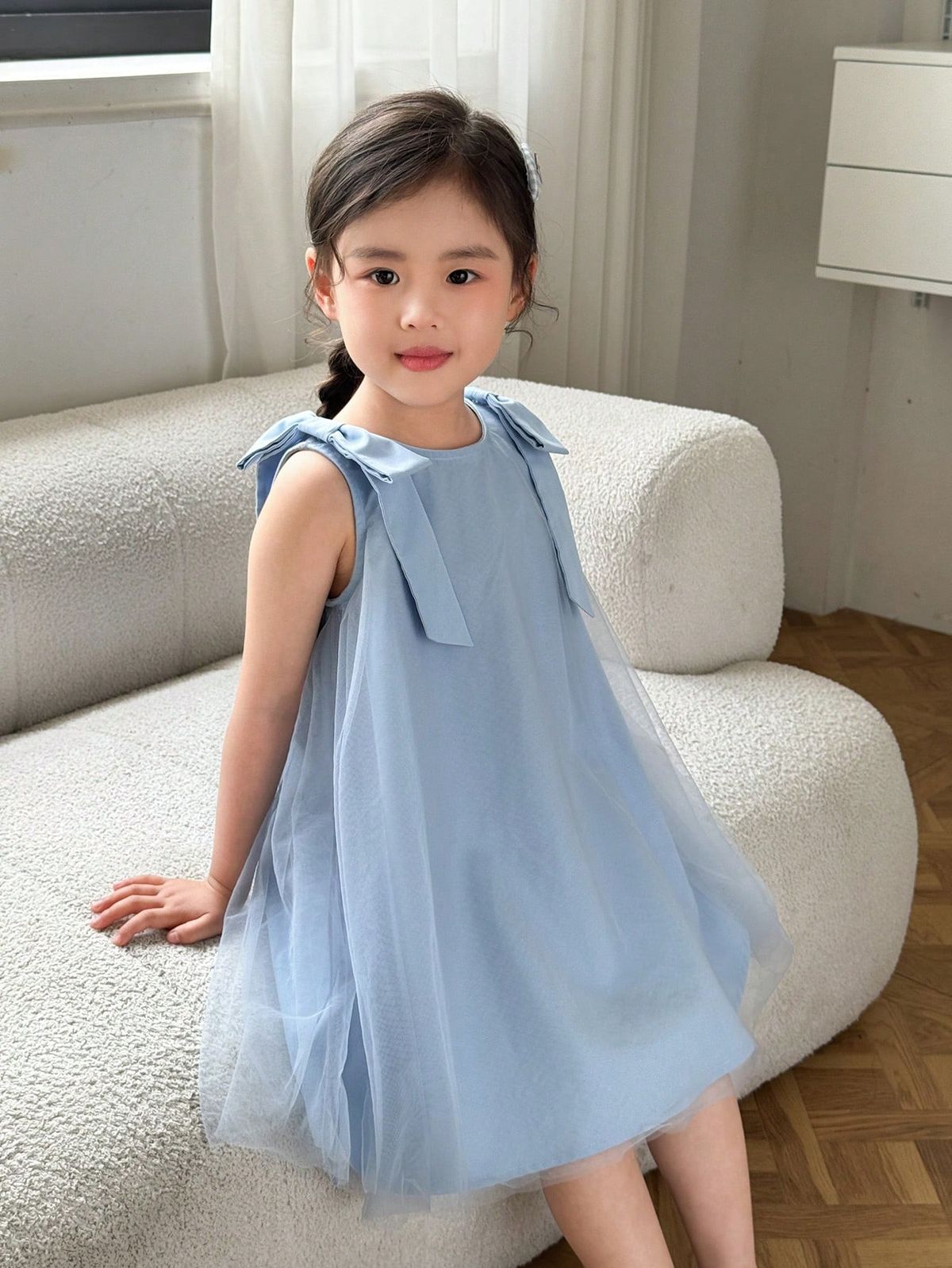 mẫu váy thiết kế bé gái dạo phố sang chảnh